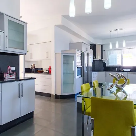 Guestready - Spacious With Sea Views * Caniço