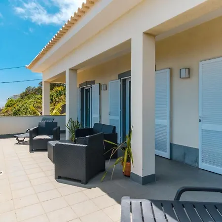 Guestready - Spacious With Sea Views カニコ