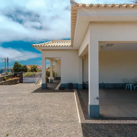 Vakantiehuis Guestready - Spacious With Sea Views *