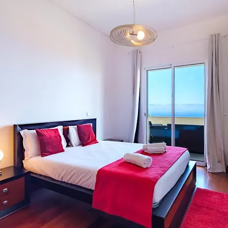 別荘 Guestready - Spacious With Sea Views