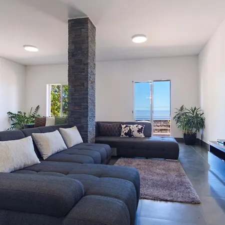 別荘 Guestready - Spacious With Sea Views *