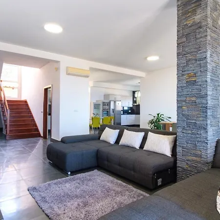 Guestready - Spacious With Sea Views カニコ