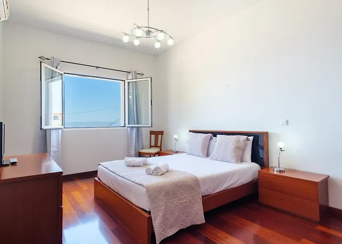 Guestready - Spacious With Sea Views